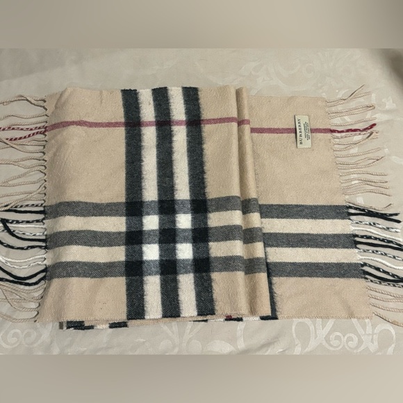 Burberry Check Cashmere Scarf - Picture 5 of 9